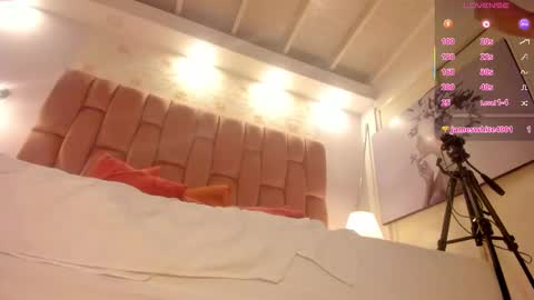 aisha  online show from March 18, 10:02 pm