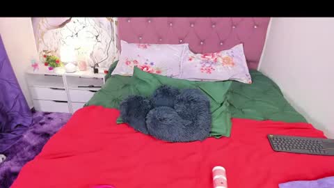 Snapshot of aitana_star1 chatting on June 9, 9:37 pm aitana_star1 online show from June 9, 9:37 pm