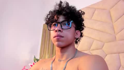 akazaboy online show from March 29, 6:02 am