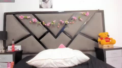 Snapshot of akiralovee chatting on June 11, 12:32 am Kira online show from June 11, 12:32 am