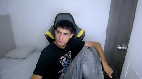 Akyra latin online show from February 19, 12:01 pm