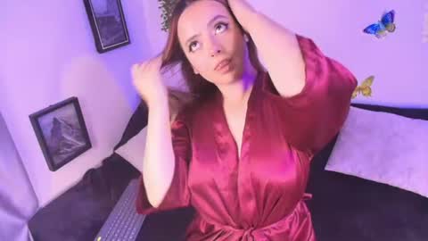 Snapshot of alaiia_25 chatting on July 19, 1:53 am Alaia online show from July 19, 1:53 am