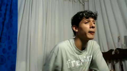 Snapshot of alan048 chatting on June 20, 9:39 pm ALAN online show from June 20, 9:39 pm