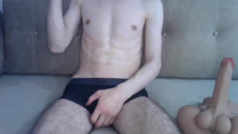 Snapshot of alan_mil chatting on June 8, 1:39 am alan_mil online show from June 8, 1:39 am