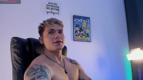 Snapshot of alan_rosee chatting on February 8, 5:18 pm Alan online show from February 8, 5:18 pm