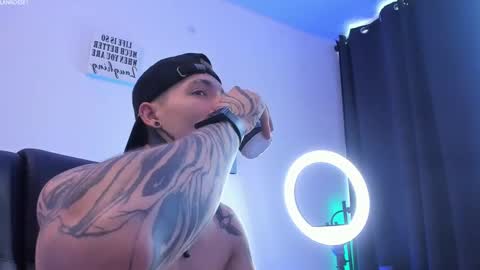 Snapshot of alan_rosee chatting on March 6, 3:35 pm Alan online show from March 6, 3:35 pm