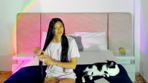 Snapshot of alana__get chatting on January 7, 5:22 am online show from January 7, 5:22 am