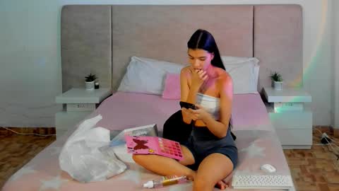 Snapshot of alana__get chatting on October 12, 3:00 pm online show from October 12, 3:00 pm