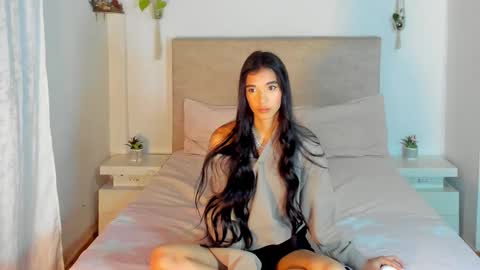Snapshot of alana__get chatting on February 1, 3:05 am online show from February 1, 3:05 am