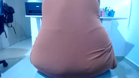 Snapshot of alana_pregnant chatting on March 9, 3:49 pm A l a n a online show from March 9, 3:49 pm