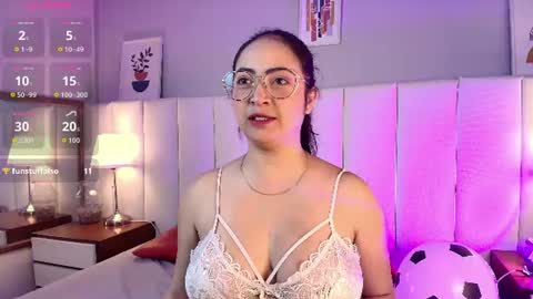 alanawestt online show from June 18, 5:06 pm
