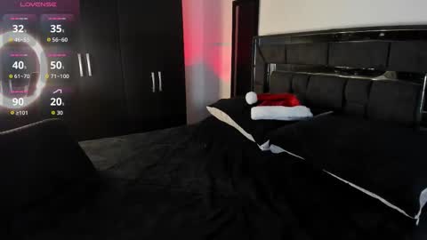 Snapshot of alanblack1 chatting on December 23, 12:19 am alanblack1 online show from December 23, 12:19 am