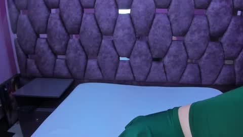 AlaSmith  online show from December 1, 2:16 am