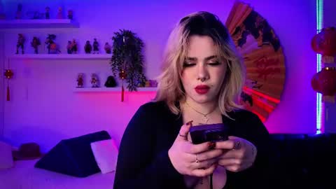 Snapshot of albaandthayron chatting on June 12, 12:15 pm albaandthayron online show from June 12, 12:15 pm