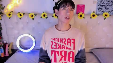 Snapshot of ale_aurarashi chatting on February 9, 3:32 am ale_aurarashi online show from February 9, 3:32 am