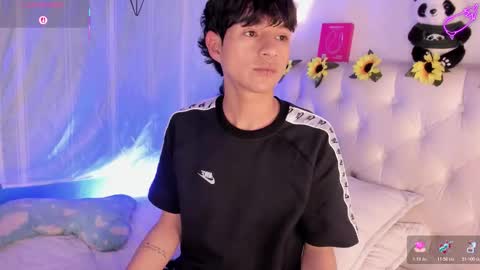 Snapshot of ale_aurarashi chatting on February 15, 10:03 am ale_aurarashi online show from February 15, 10:03 am