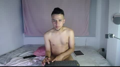 Snapshot of alee_moon chatting on May 3, 4:07 am Ale online show from May 3, 4:07 am