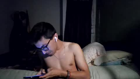 Snapshot of aleexrune chatting on October 17, 3:42 am aleexrune online show from October 17, 3:42 am