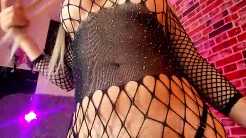 Snapshot of aleja_hill chatting on July 17, 10:58 pm Aleja Hill online show from July 17, 10:58 pm