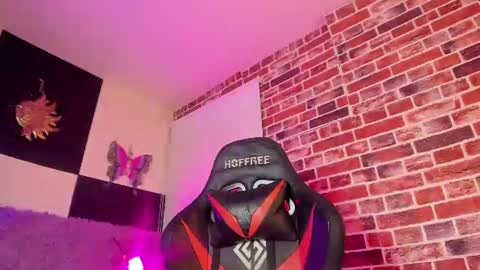 Snapshot of aleja_hill chatting on July 18, 11:03 am Aleja Hill online show from July 18, 11:03 am