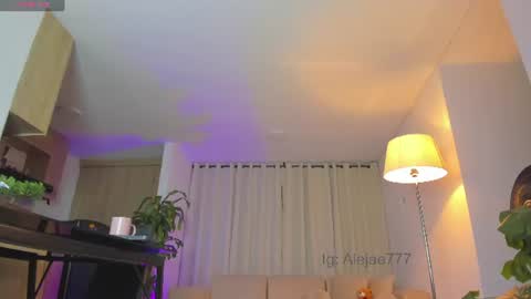 Snapshot of alejaevangeline chatting on June 20, 11:02 am A L E J A N D R A online show from June 20, 11:02 am