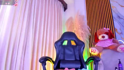 Snapshot of alejagarcia_ chatting on May 12, 9:56 pm CUTE ALEJA online show from May 12, 9:56 pm