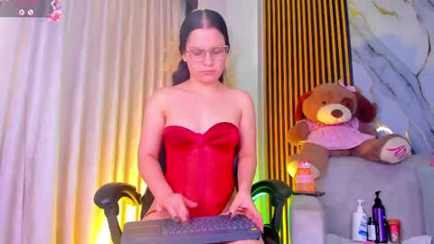 Snapshot of alejagarcia_ chatting on May 14, 9:32 pm CUTE ALEJA online show from May 14, 9:32 pm