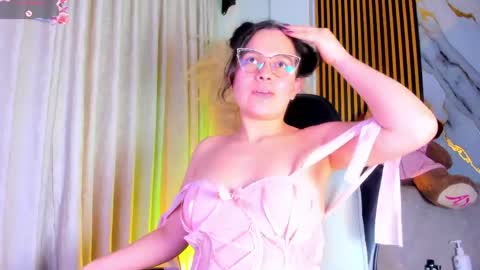 Snapshot of alejagarcia_ chatting on May 27, 1:57 am CUTE ALEJA online show from May 27, 1:57 am