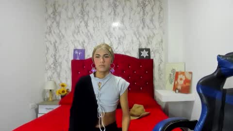 ALEJANDRA JAMES online show from April 14, 11:05 am