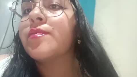 Snapshot of alejandraa_33 chatting on June 3, 9:45 am Alejandra online show from June 3, 9:45 am