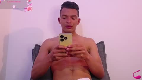 Alejandro online show from December 9, 12:01 am