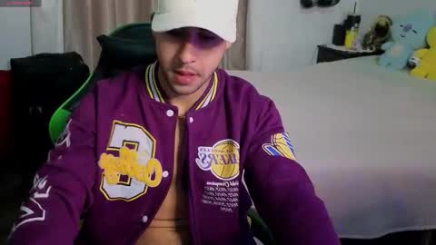 Snapshot of alejandrojf_00 chatting on February 1, 8:40 pm Daiki jack online show from February 1, 8:40 pm