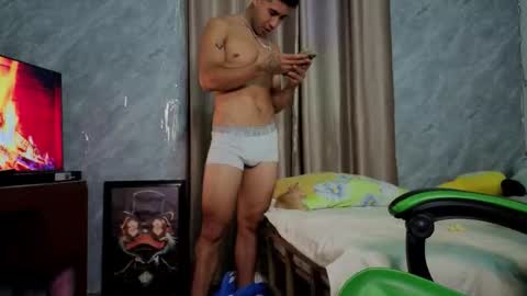 Snapshot of alejandrojf_00 chatting on March 17, 10:35 pm Daiki jack online show from March 17, 10:35 pm