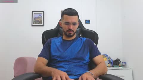 alejandroo_7 online show from January 8, 5:26 pm