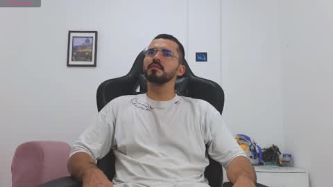 alejandroo_7 online show from January 16, 9:30 pm