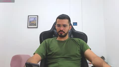 alejandroo_7 online show from January 18, 6:23 pm