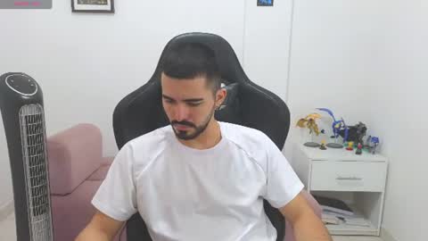 alejandroo_7 online show from July 16, 7:31 pm
