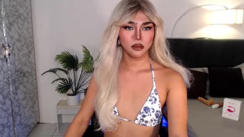 Snapshot of alenajones chatting on January 16, 9:48 am alenajones online show from January 16, 9:48 am