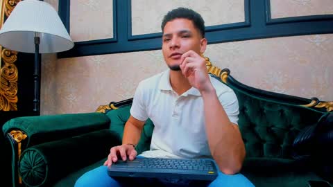 Snapshot of aless_king chatting on January 10, 11:22 am Alessandro King online show from January 10, 11:22 am