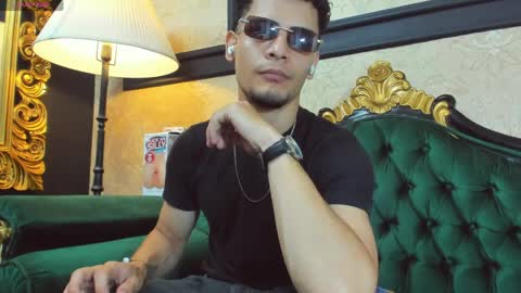 Snapshot of aless_king chatting on March 31, 7:58 pm Alessandro King online show from March 31, 7:58 pm