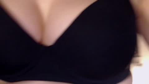 Snapshot of alessandra_foxy chatting on February 18, 7:52 pm Sandra online show from February 18, 7:52 pm