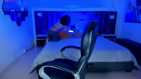 Snapshot of alessaromero chatting on June 22, 8:06 pm ALESSA ROMERO online show from June 22, 8:06 pm