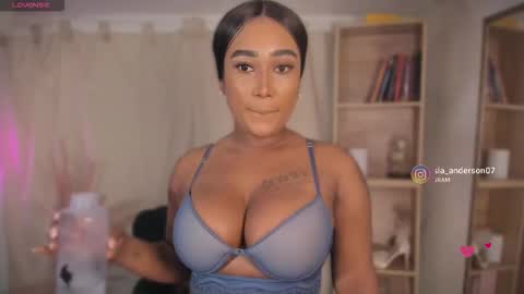 Snapshot of alessia_anderson07 chatting on February 27, 1:05 am Yy online show from February 27, 1:05 am