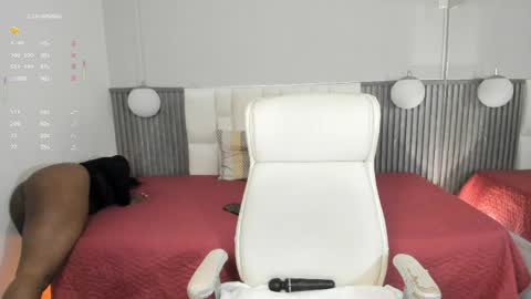 Yy  online show from April 6, 7:04 pm