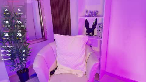 Snapshot of alessia_moon1 chatting on April 19, 6:10 pm Alejandra online show from April 19, 6:10 pm