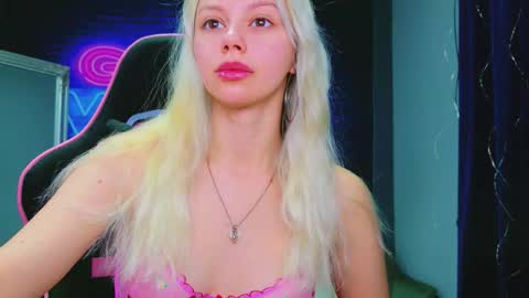 alessiacroft online show from February 15, 3:58 am