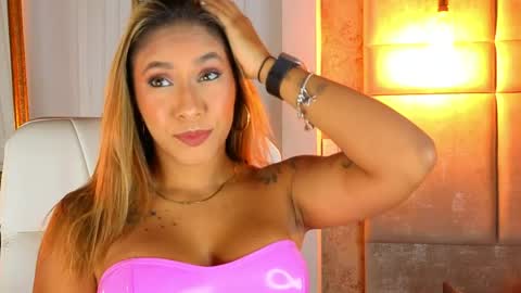 Snapshot of alessialondon chatting on April 24, 10:07 am Alessia online show from April 24, 10:07 am