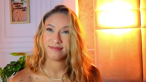 Snapshot of alessialondon chatting on May 1, 10:20 am Alessia online show from May 1, 10:20 am