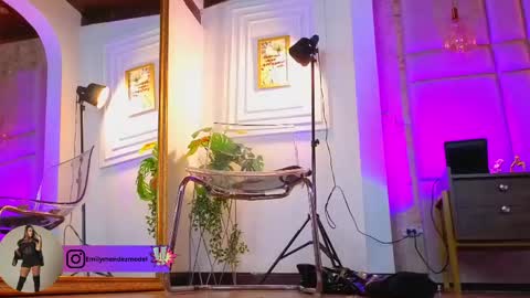 Snapshot of alessialondon chatting on June 3, 2:33 pm Alessia online show from June 3, 2:33 pm