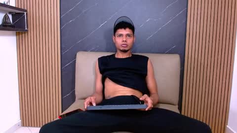 Snapshot of alex_blaze_ chatting on April 14, 3:12 am alex online show from April 14, 3:12 am